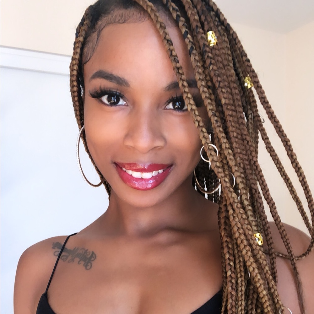 Meet your Posher, Kiana